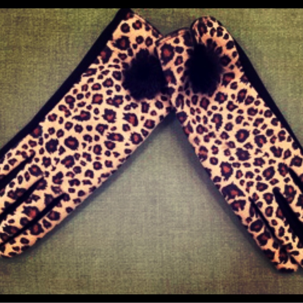 Shania Twain Inspired Leopard Print Gloves